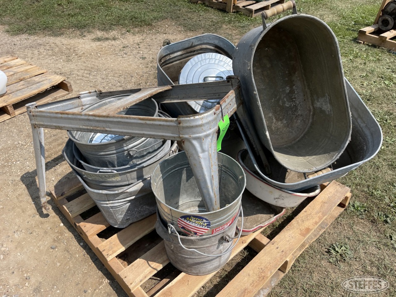 Galvanized wash bins & pails